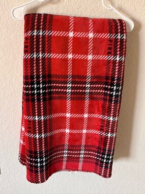 PINK Victoria's Secret Red Plaid Sherpa Line Throw